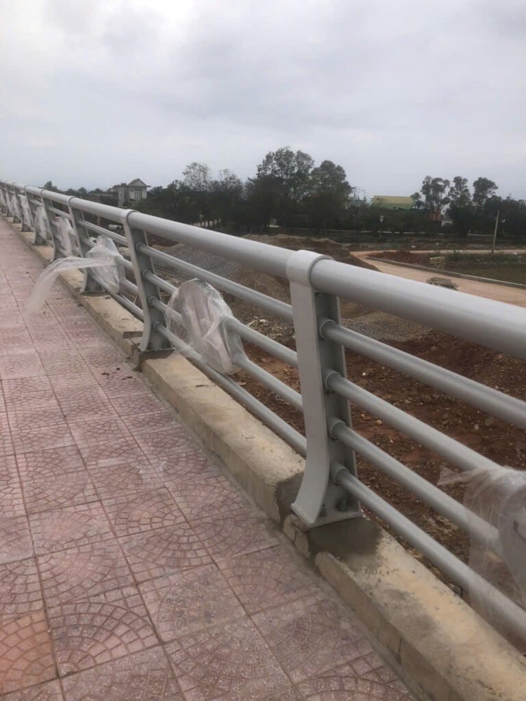 LAN CAN , RÀO BẢO VỆ HỢP KIM NHÔM - Công ty TNHH Nhôm Nội thất và Công ...